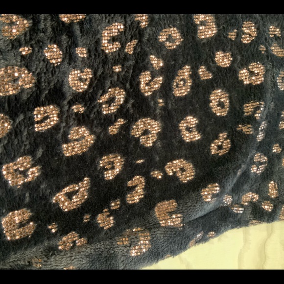 SOLD!! Bundle of 3 pairs of Ladies Pajamas~Sizes L & XL - Picture 9 of 9